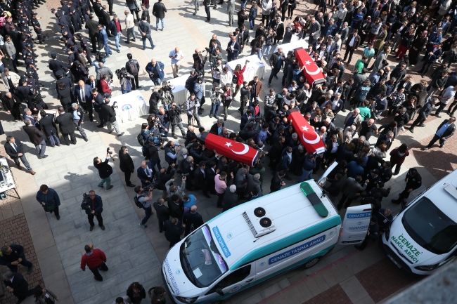 Osmangazi Üniversitesi'nde öldürülen 4 kişi için üniversitede tören düzenlendi